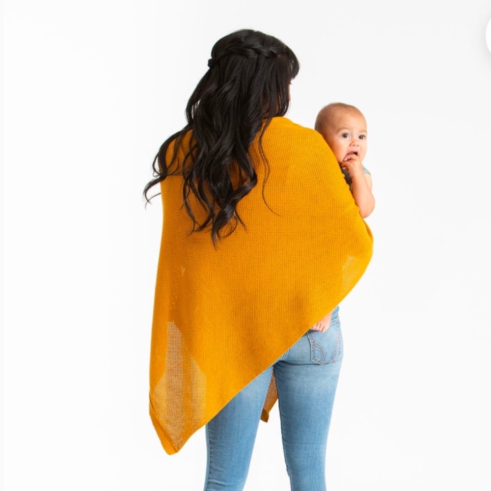 We Are Amma Nursing Cocoon in Honey